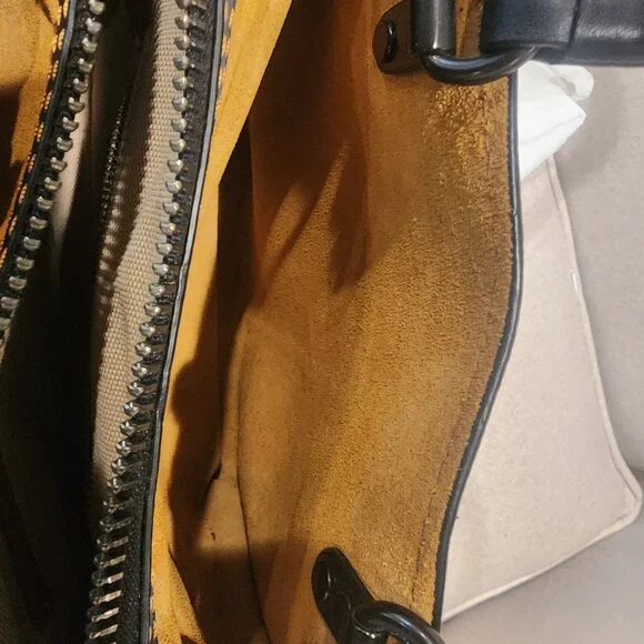 Coach - Picture 3 of 9